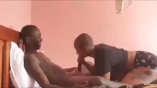 مثير الأبنوس الجبهة ركوب الخيل و معاينة المتشددين