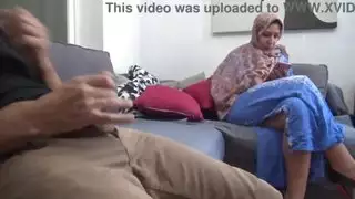 الجبهة المصرية العربية تتجاهل الرجل المنحرف الذي يظهر قضيبه الكبير لها