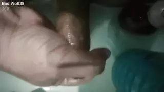 صنم وتدليك في حوض الحمام يئن وينتظر متعة النهاية السعيدة من الذئب السيئ