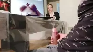 أسحب ديكي أمام السكرتير إنها تفاجئني عندما أتعرض ل