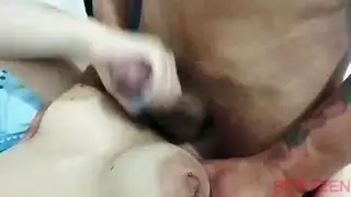 أعطاني اللسان الفائق بعد الحفلة والآن يمتصه كل يوم