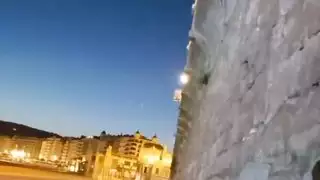 اصطياد الأزواج سخيف على الشاطئ – إنها تريد مني الانضمام!