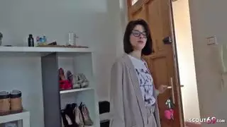 طالب يبلغ من العمر 18 عامًا يحصل على أجر مقابل ممارسة الجنس الشرجي، ويمارس الجنس في فريق عمل حقيقي بعد الجامعة