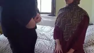 لوسيا العربية الجميلة تمتص أصحاب الديك الضخم