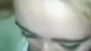 الفتاة القحبة تمص زب حبيب