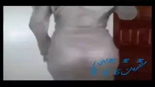 رقص جنسي بقميص نوم شفاف مسرب من داخل غرفة نوم عر بية