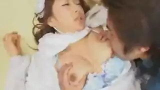 صغيرتي اليابانية الصغيرة تحصل على حمولة نائب الرئيس لطيفة على وجهها بعد حفرها