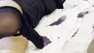امرأة عربية تستريح بعد ممارسة الجنس