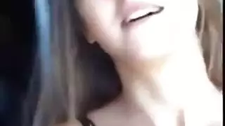 مراهقة روسية لطيفة على الشرفة بالبيكيني المثير في تركيا