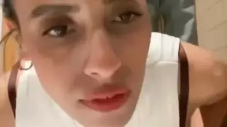 سكس مصري جديد​ سخنة في الحمام على الواقف