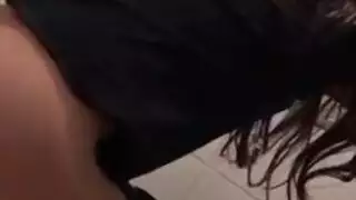 سكس كاميرا خفية مع فتاة تسخن في حمام مطعم وتعري كسها وتدعكه