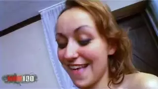 فاتنة العربية سخيف ونائب الرئيس على الوجه