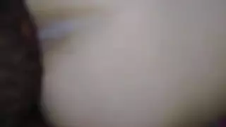 رجل أسود كبير ديك يقصف بوس عشيقه الشقراء الضيق