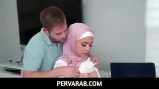 أخت عربية تعطي اللسان سيئة