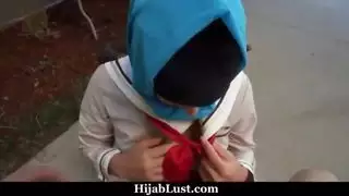 فاتنة العربية الساخنة كانت تشاهد الإباحية والآن تشعر بالاستعداد للذهاب مع الرجل