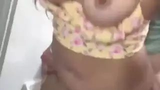 اوسخ سكس مصرى فضيحة سمر شرموطة اسكندرية الواد زنقها و ناكها فى مخزن محل الملابس براحة يا احمد كسم زبك ناشف اوى