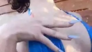 بيك آب عام فتاة على الشاطئ