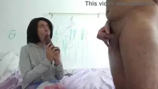 يعلم الزوج الألماني الزوجة التركية كيف تصبح عاهرة