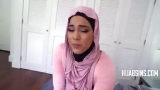 فتاة السمين في الحجاب تقدم عذريتها على طبق بوف