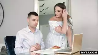 ينتهز الابن الفرصة لينيك زوجة أبيه - سكس امهات