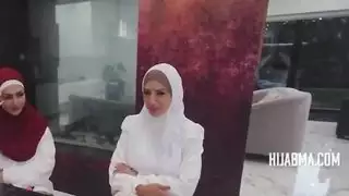 زوجات غيور في الحجاب تدور كيرا فوكس ، ساشا بيرل | الحجاب