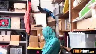 حريصة العربية في سن المراهقة اللص معاقبة مارس الجنس من قبل ضابط القذرة