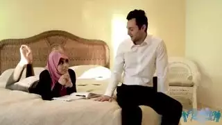 إيلا نوكس في سن المراهقة مفلس في عائلة دبي