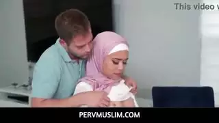 أخت عربية تعطي اللسان سيئة