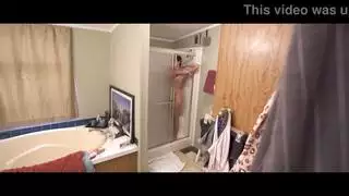 الأظافر الشاب يصبح حميما مع زوجة الأب: كوكو فاندي وهيلانة برايس