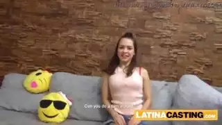أول مرة أمام الكاميرا في صب لاتينا وهمية