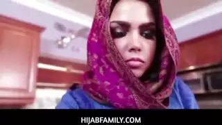 الفتاة العربية أدا سانشيز تحصل على قضيب كبير