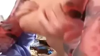 فتاة عربية تحصل على الشرج جزء